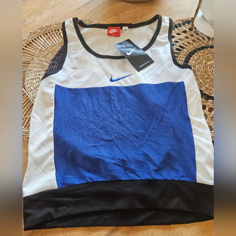 Nwt Nike tank- xl - Picture 2 of 9